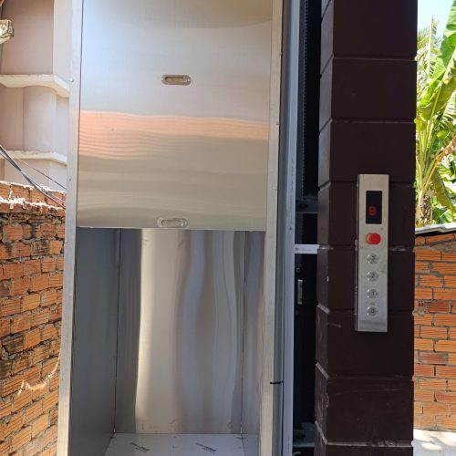 Thang máy tải hàng