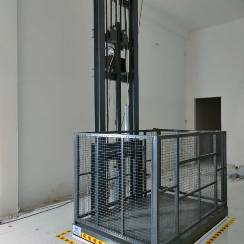 thang nâng hàng 2 trụ