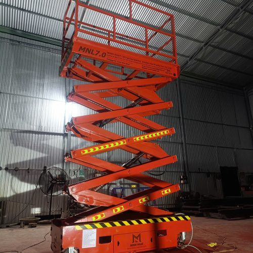 Thang nâng hàng thủy lực