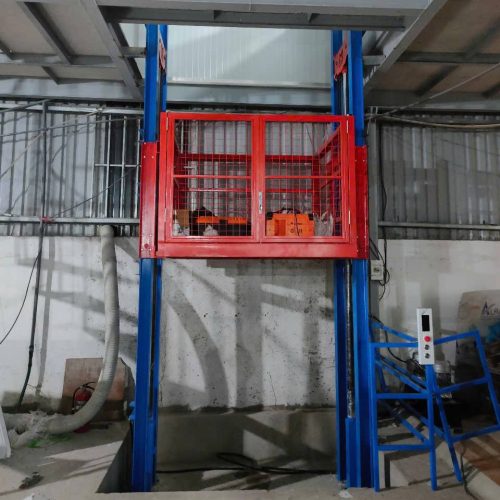 thang máy tải hàng thủy lực 700kg