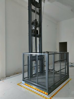 Thang nâng hàng 2 trụ