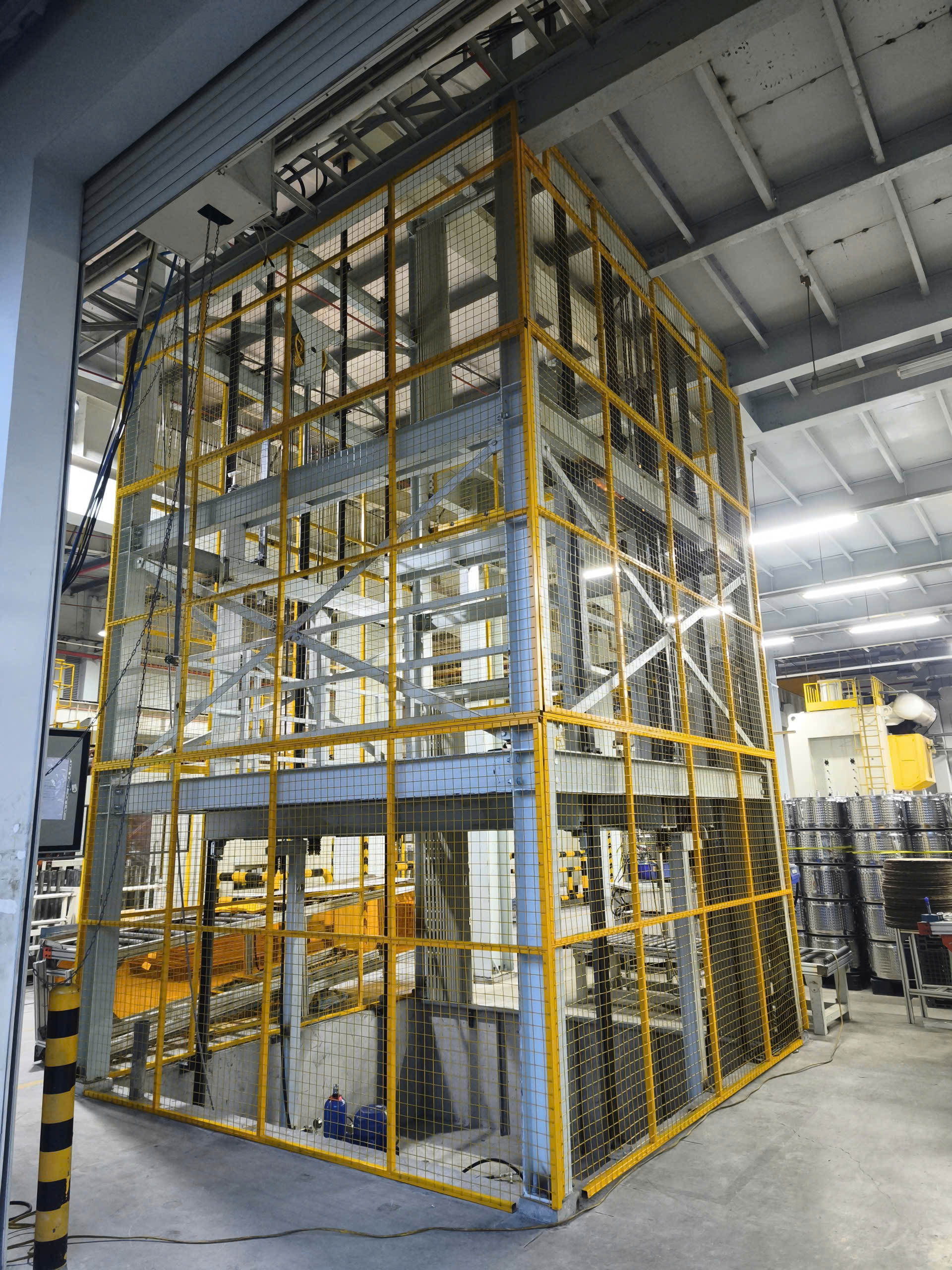 Thang nâng thủy lực 1 tấn, 2 tấn....5 tấn, cao 3m, 4m, 5m....12m