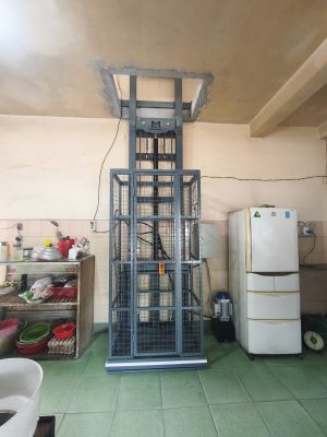 Thang nâng thủy lực